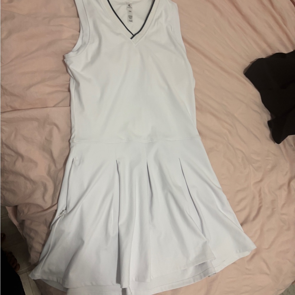 White Sleeveless V-Neck Jersy Dress